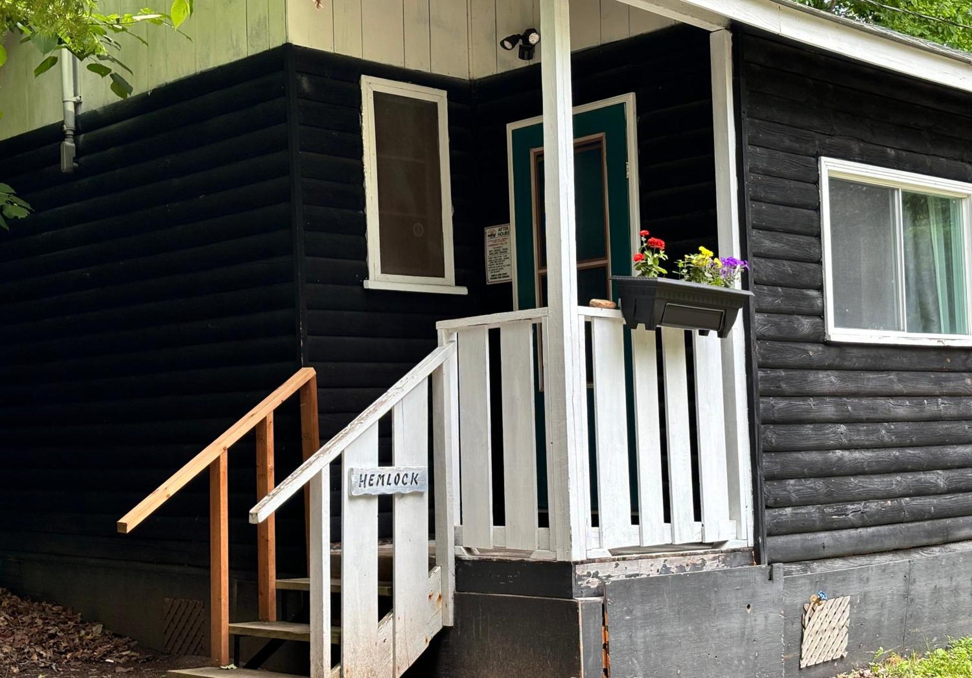 Lakefront Hideaway Resort Kawartha Lakes Exterior foto